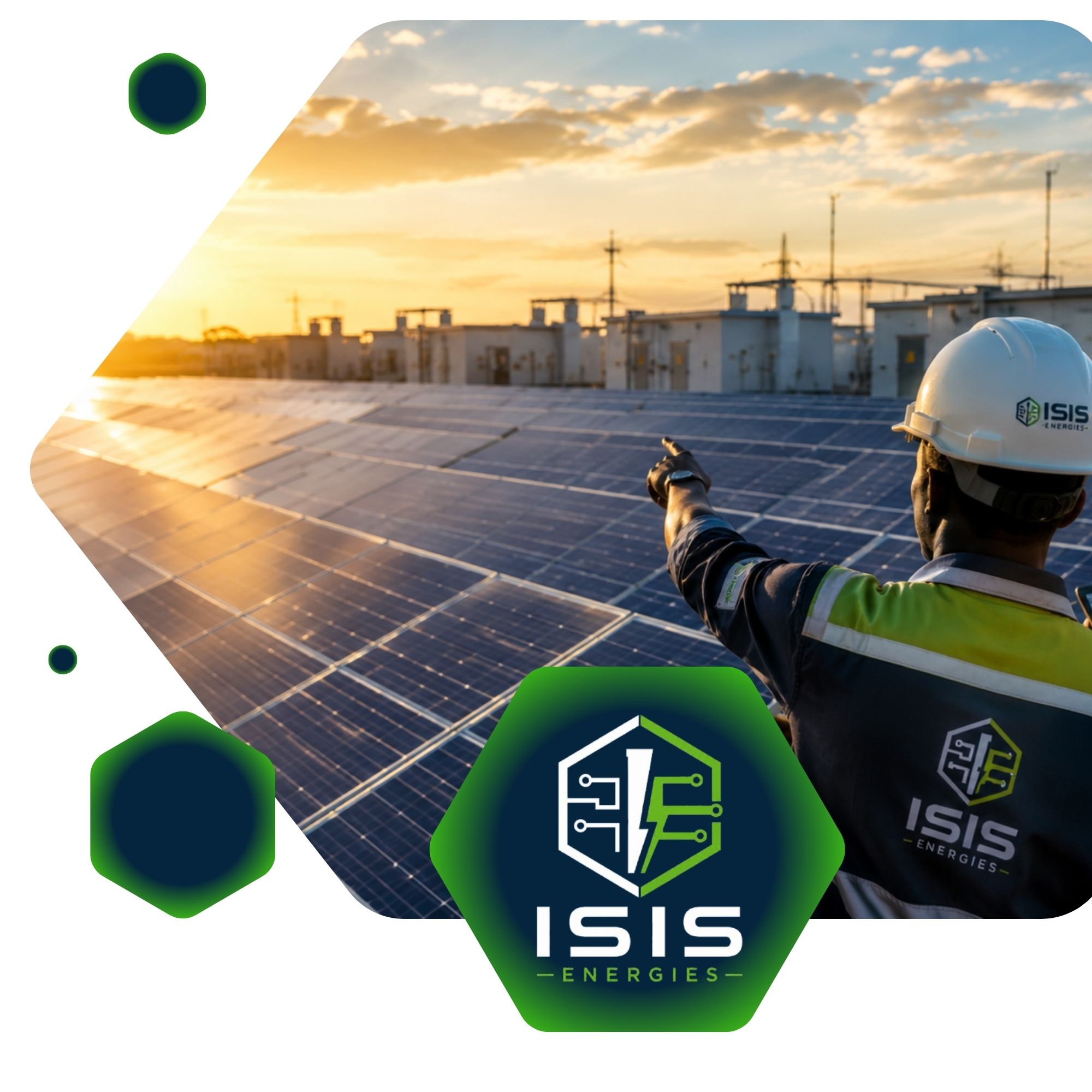 Ingénieurs ISIS Energies devant un tableau électrique et panneaux solaires